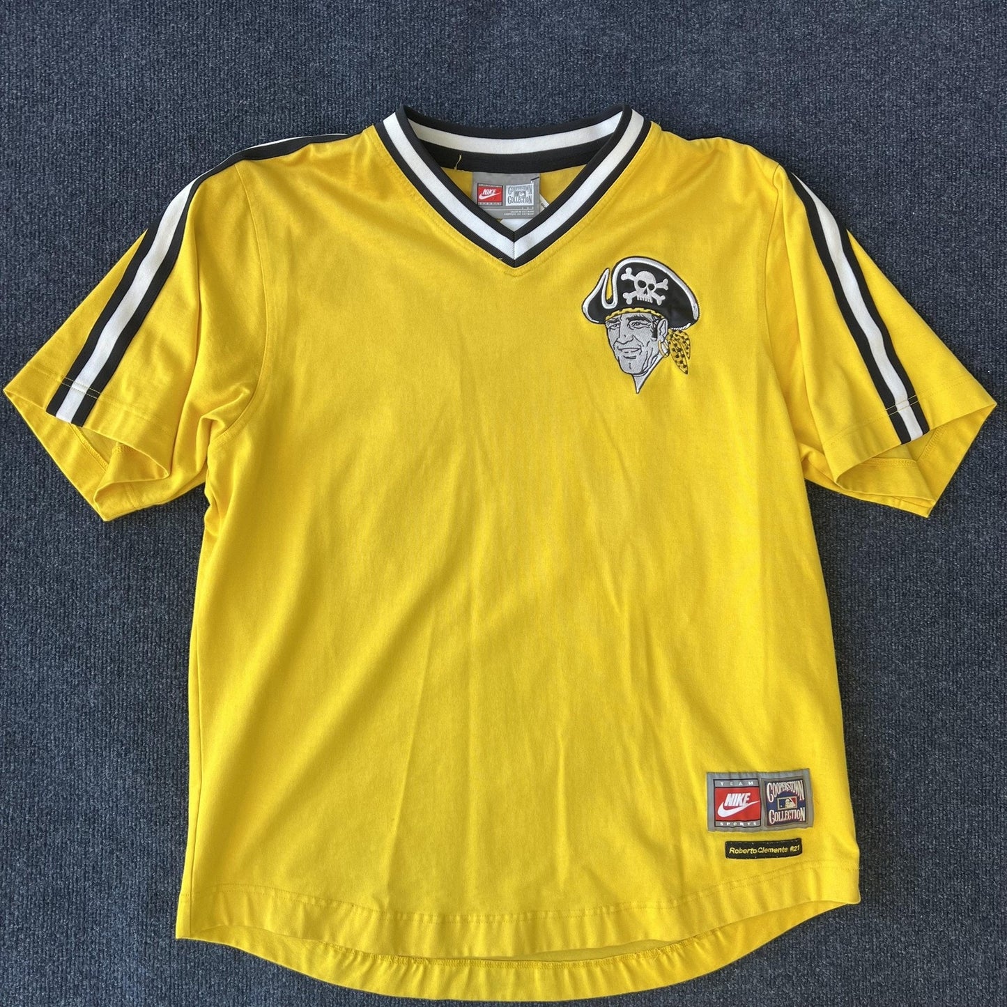 Vintage Nike Pittsburgh Pirates Roberto Clemente Tee