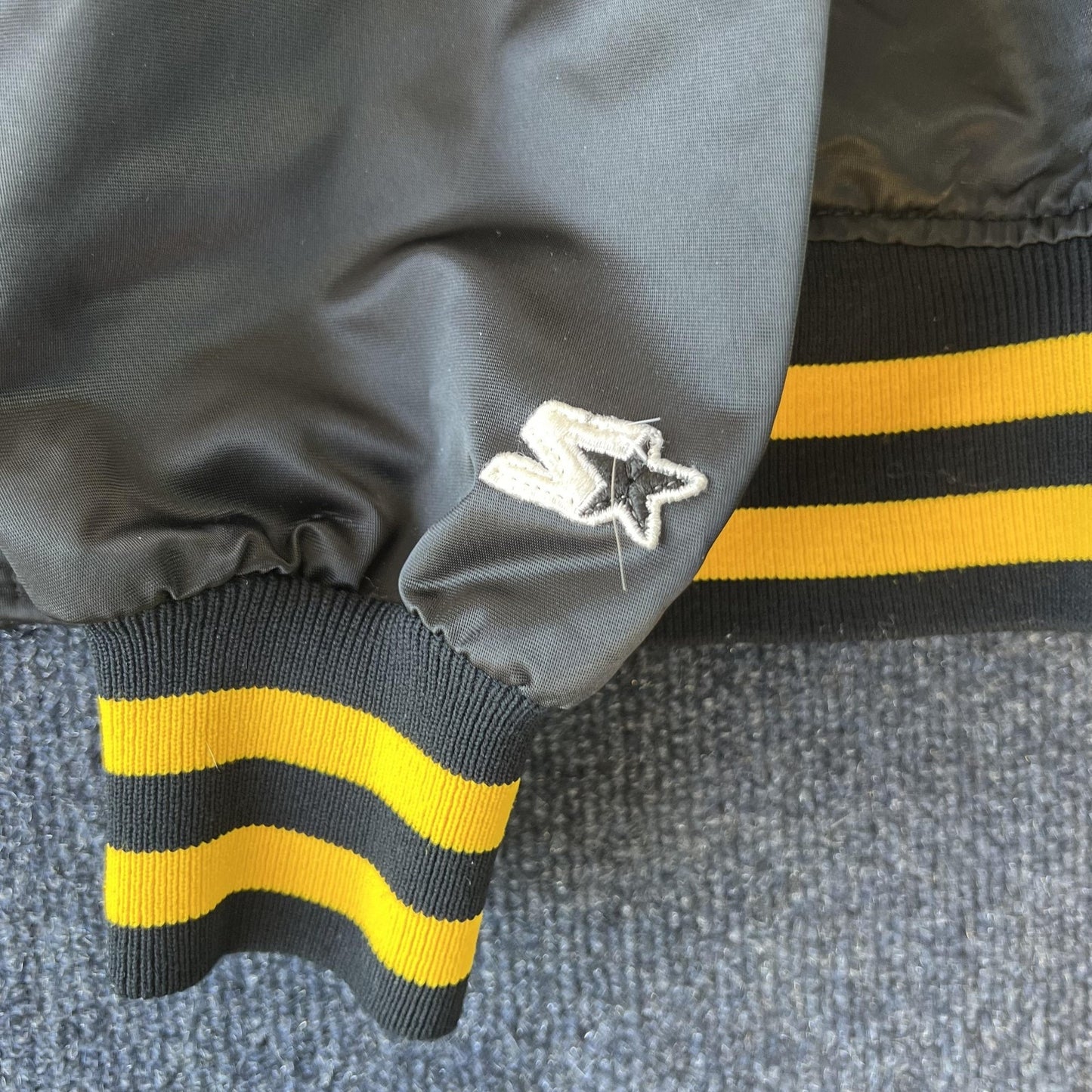 Vintage 90s Pittsburgh Pirates Starter Jacket