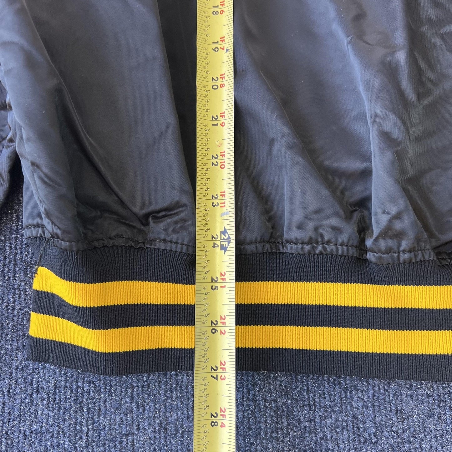 Vintage 90s Pittsburgh Pirates Starter Jacket