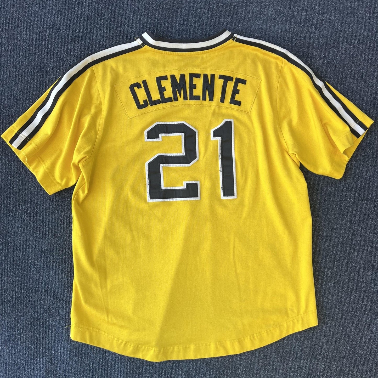 Vintage Nike Pittsburgh Pirates Roberto Clemente Tee