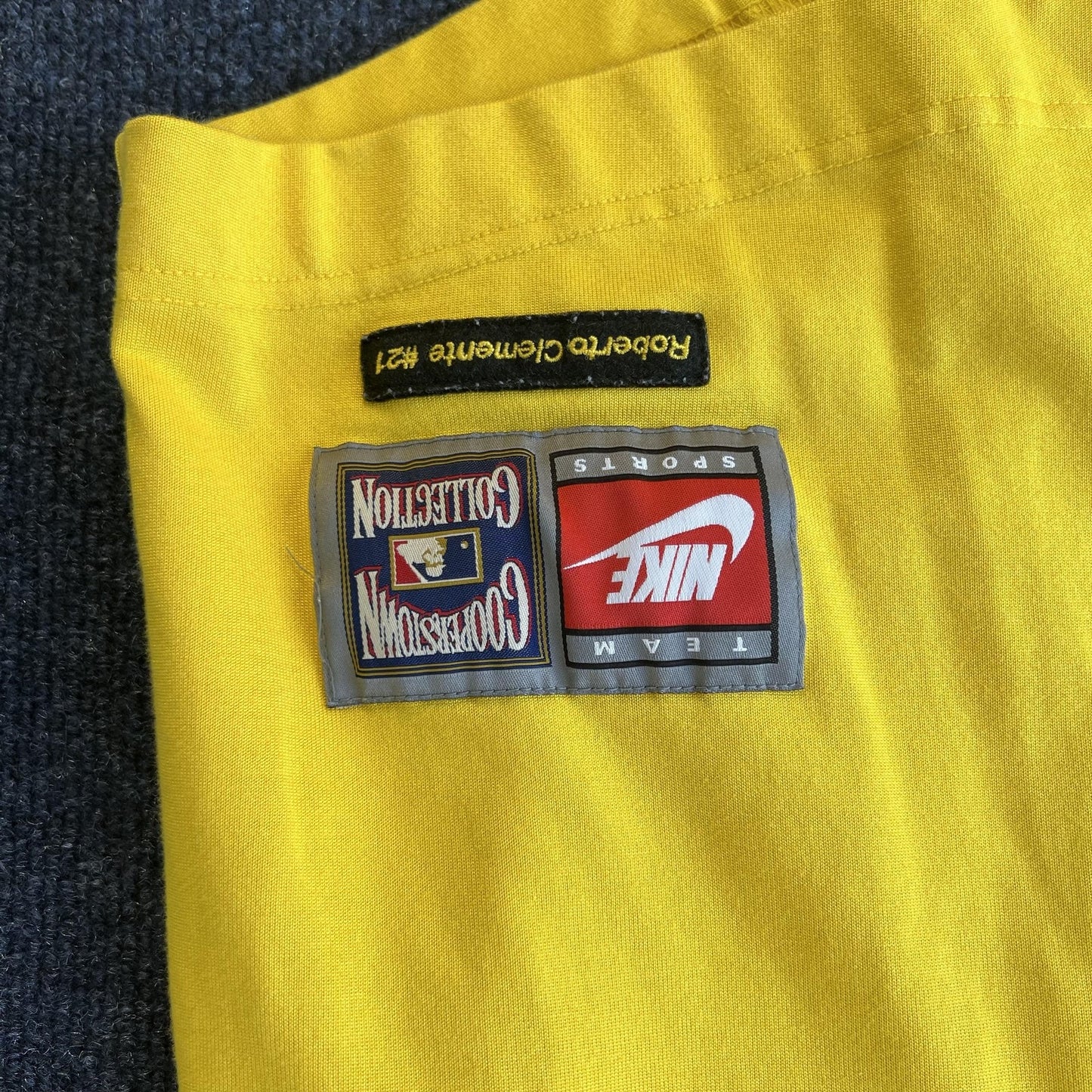 Vintage Nike Pittsburgh Pirates Roberto Clemente Tee