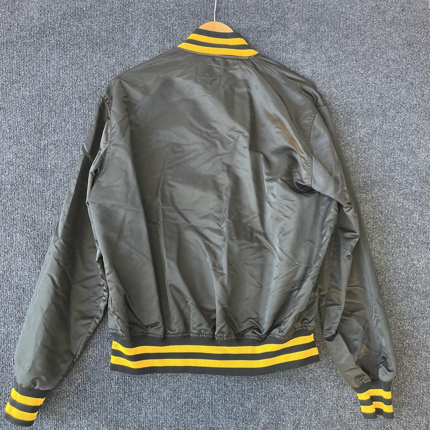 Vintage 90s Pittsburgh Pirates Starter Jacket